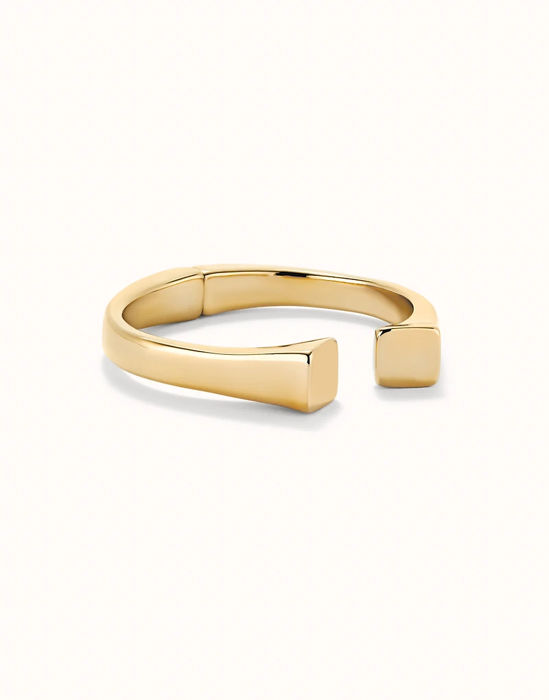 Bangle bracelet with square shape
