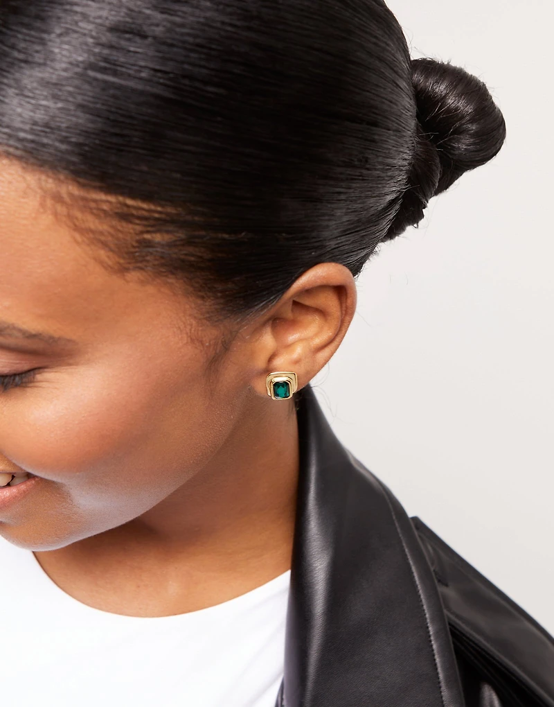 Earrings with green crystal