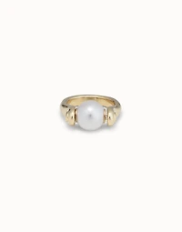 Ring with small pearl
