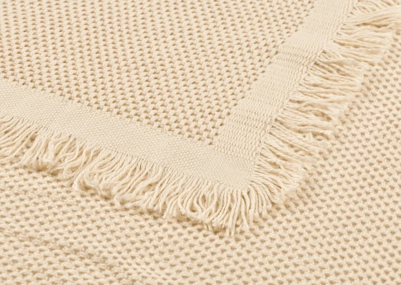 Holmes Throw Sand