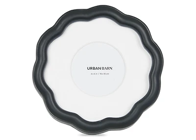 Lilla Scallop Frame 4x4 Round Black