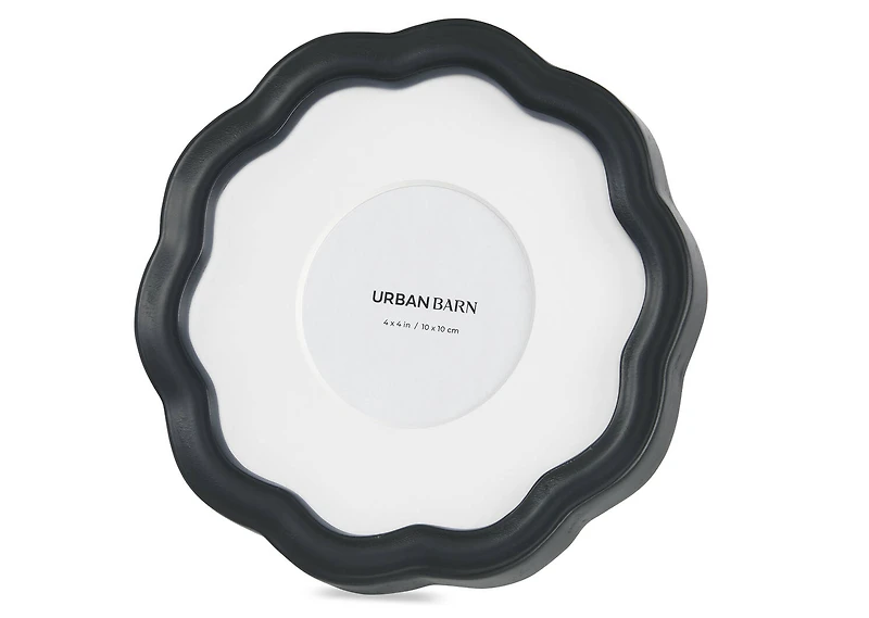 Lilla Scallop Frame 4x4 Round Black