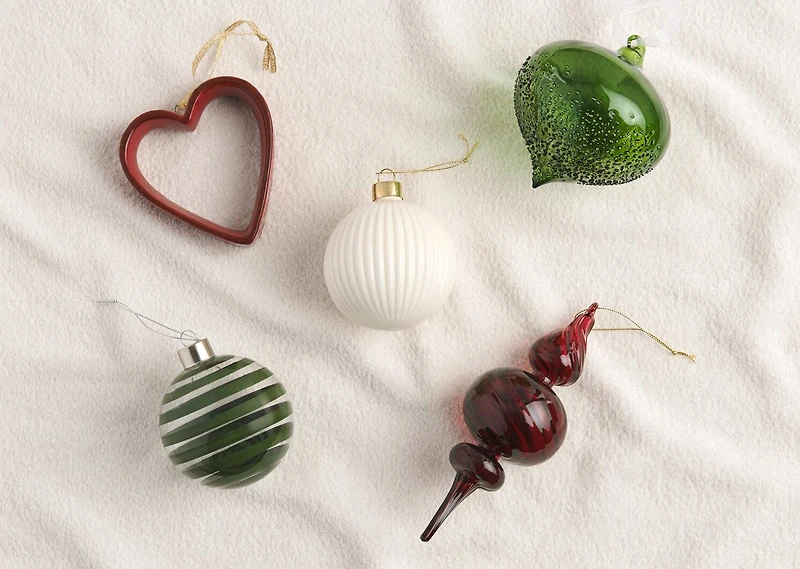 Izzy Ball Ornament Green