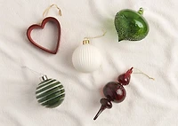 Izzy Ball Ornament Green