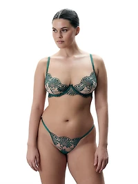 Amaris Thong