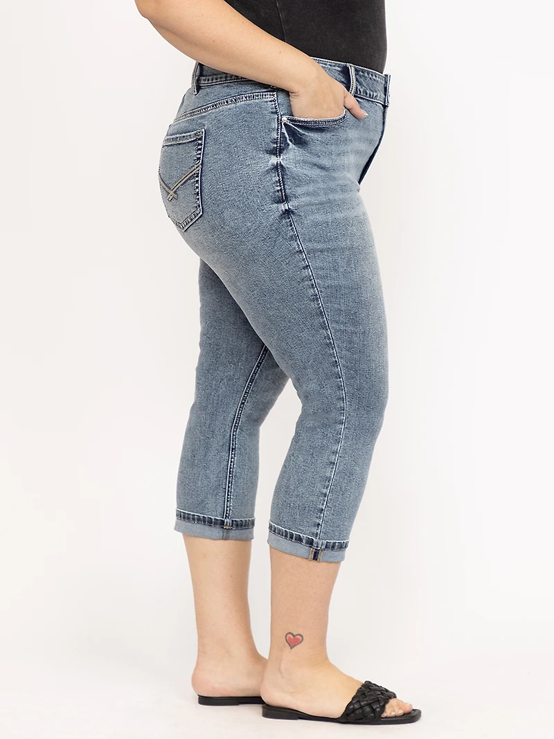 Women's Plus 2 Button Mid Rise Med Capri