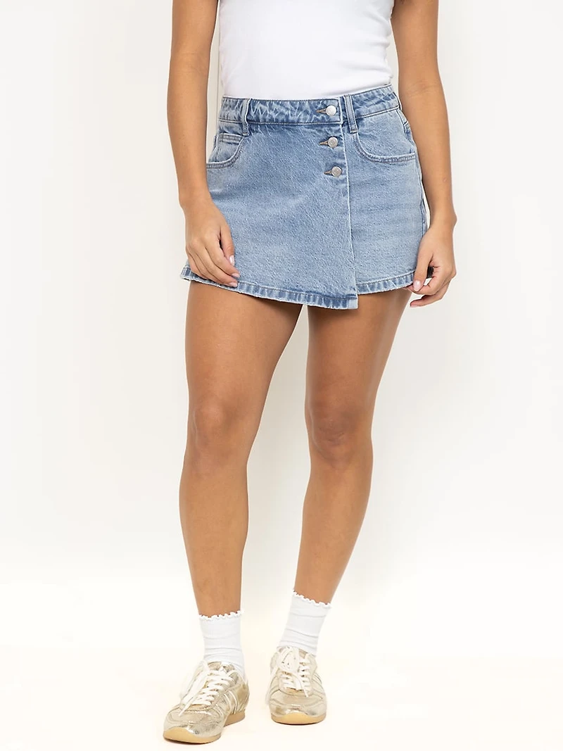 Women's Light Wash Denim Warp Skort with Expossed Button