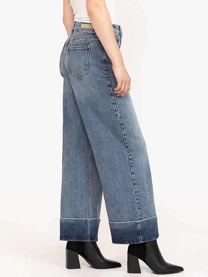 Women's Medium Wash Self High Hem Rise Wide Leg Jeans