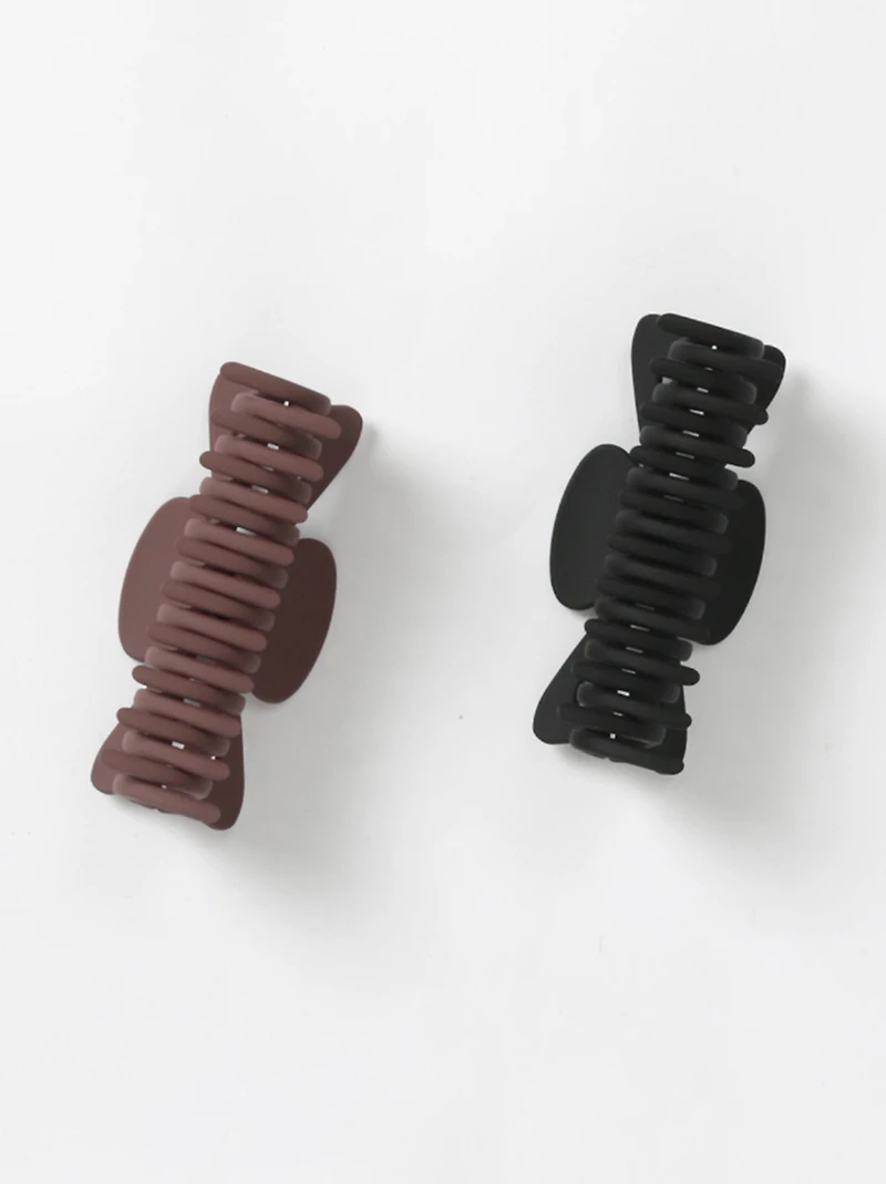 Round Claw Clip Black and Burgundy