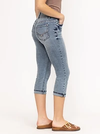 Women's 2 Button Mid Rise Med Wash Capr