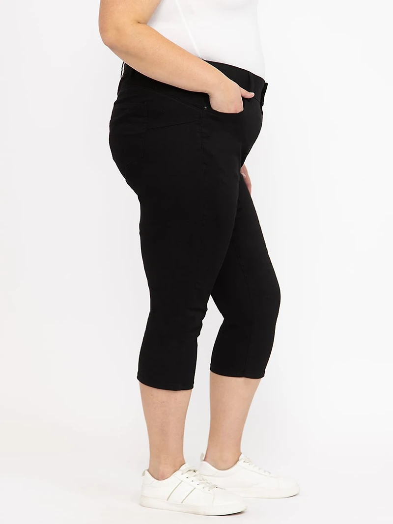 Women's Plus 2 Button Black Jean Capri