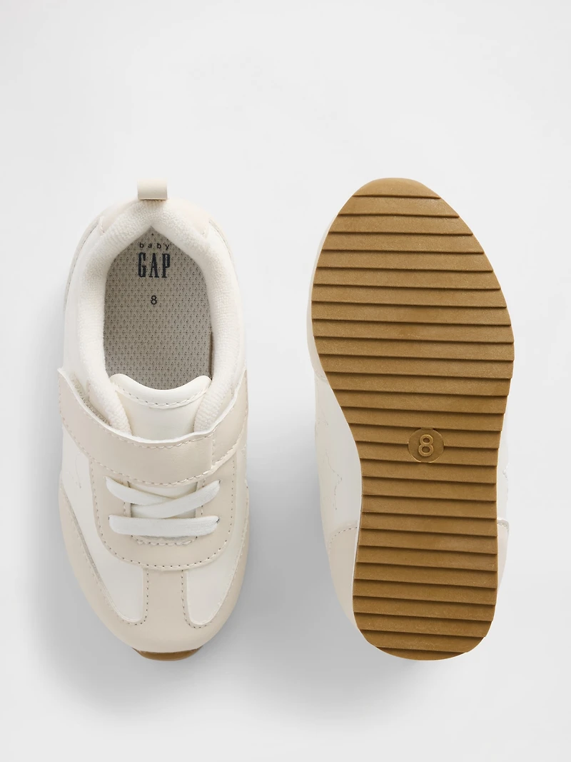 Chaussures de sport à motif d’étoile pour tout-petit