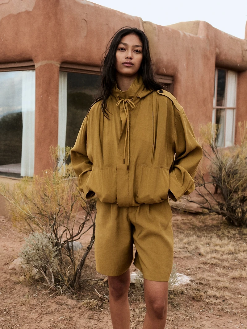 Belted Bermuda Short Luster Twill
