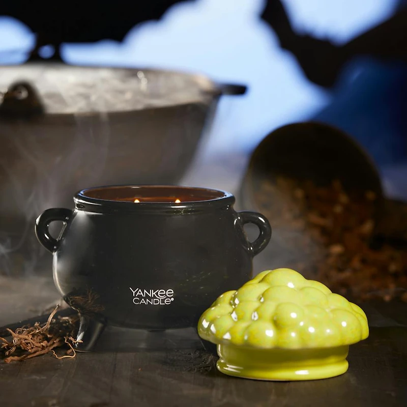 Phantom Bookshop Bubbling Cauldron Candle