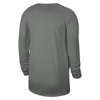 Unisex Nike Chicago Bulls 2023/24 Legend On-Court Practice Long Sleeve T-Shirt