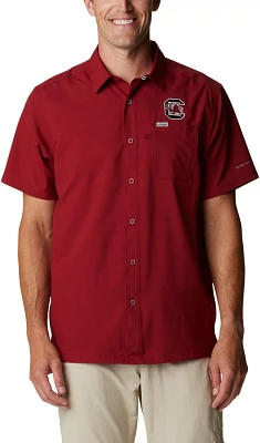 Columbia Sportswear Men's University of South Carolina Slack Tide Flag Camp Button Down Shirt