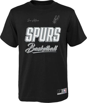 Outerstuff Boys' San Antonio Spurs Court Vs Track Graphic T-shirt