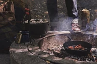 Camp Chef in Cast Iron Classic qt Standard Dutch Oven