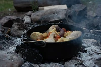 Camp Chef in Cast Iron Classic qt Standard Dutch Oven