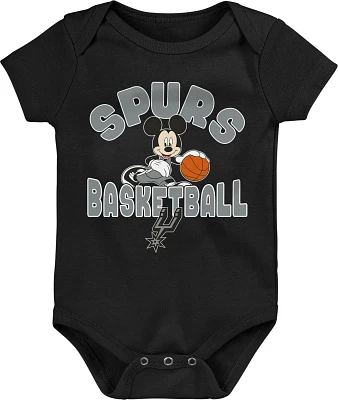 Outerstuff Infants’ San Antonio Spurs Disney Lil Champs Creeper