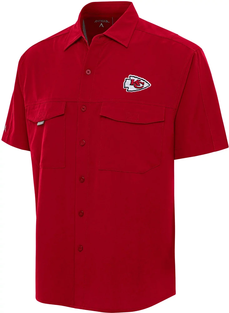 Antigua Men's Kansas City Chiefs Pinch Hitter Woven Shirt