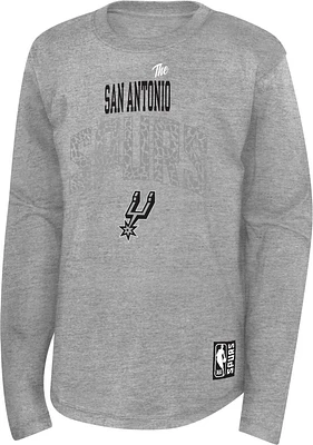 Outerstuff Boys' San Antonio Spurs Posterize Long Sleeve T-shirt