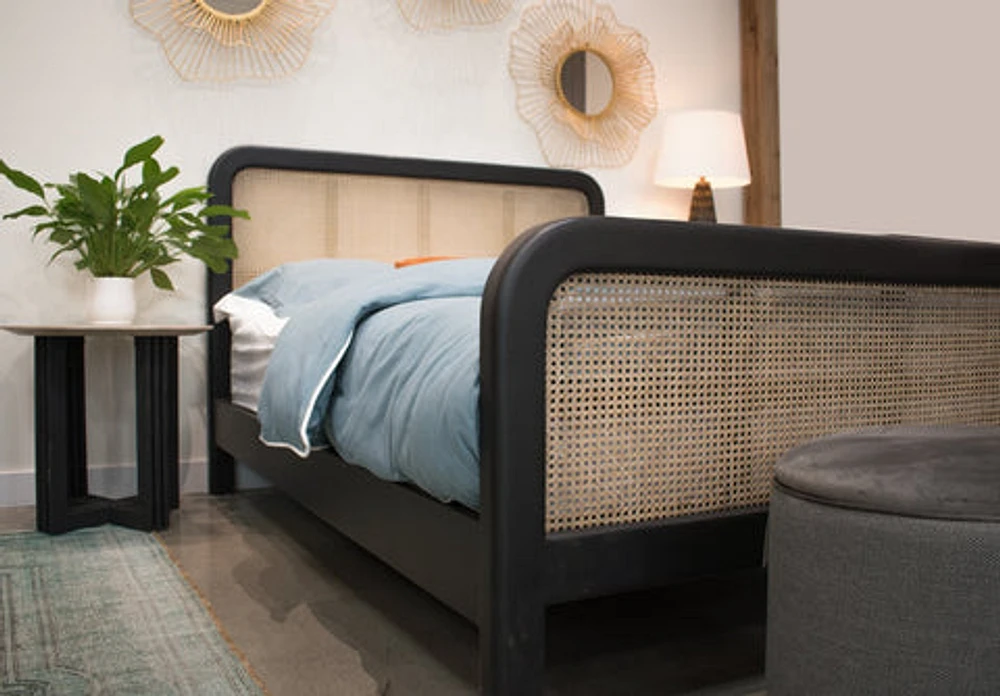 CANE OVAL QUEEN BED