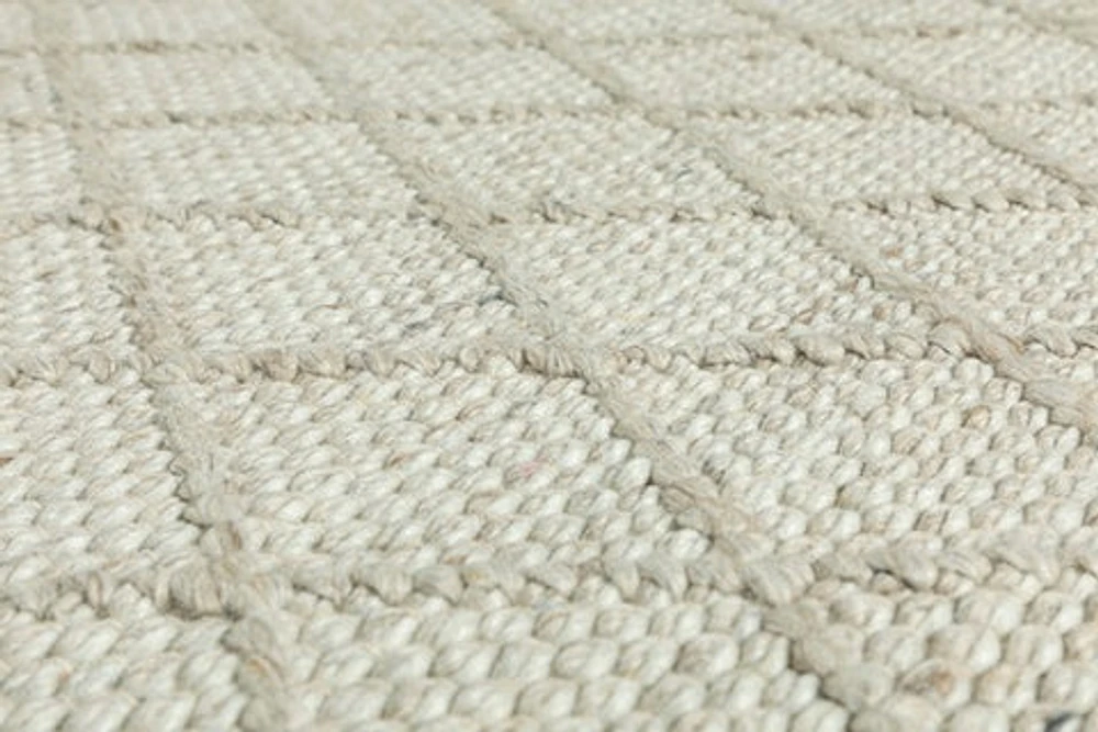 LABIN HAND WOVEN RUG MARLED. IVORY