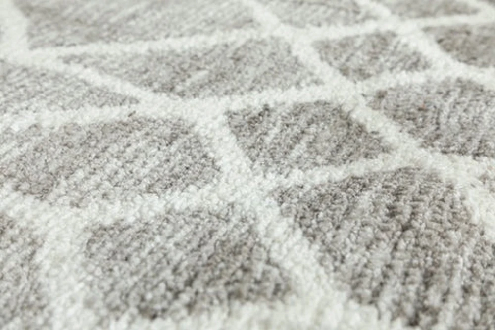 MADON MACHINE WOVEN RUG GREY. IVORY