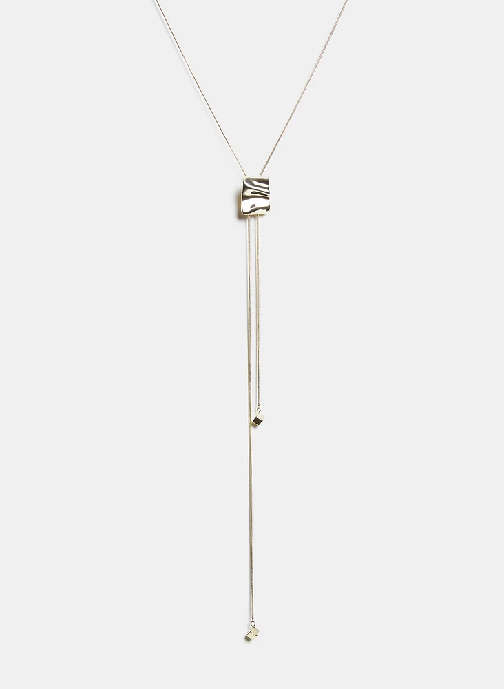 Collier style bola