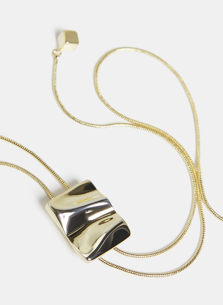 Collier style bola