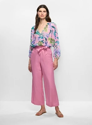 Blouse florale et pantalon écourté en lin