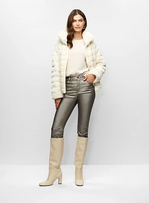 Manteau court avec pull et pantalon effet cuir