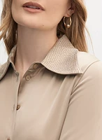 Blouse en satin à col clouté