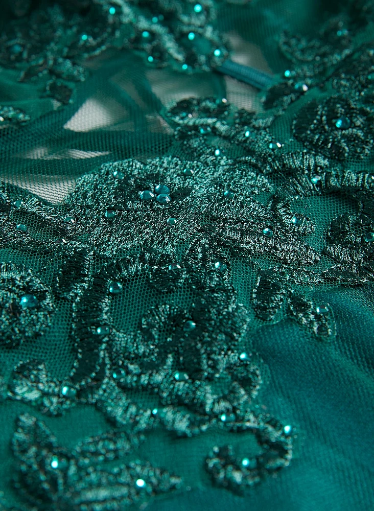 Robe sirène à broderies et jupe en maille