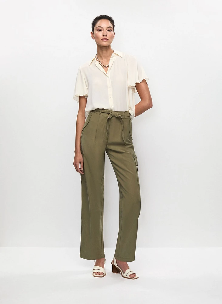 Blouse en crêpe avec détail ajouré et pantalon cargo