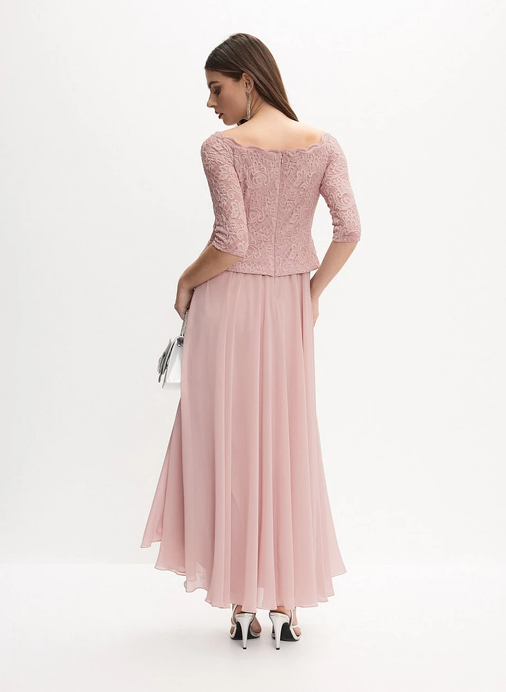 Robe en dentelle et chiffon