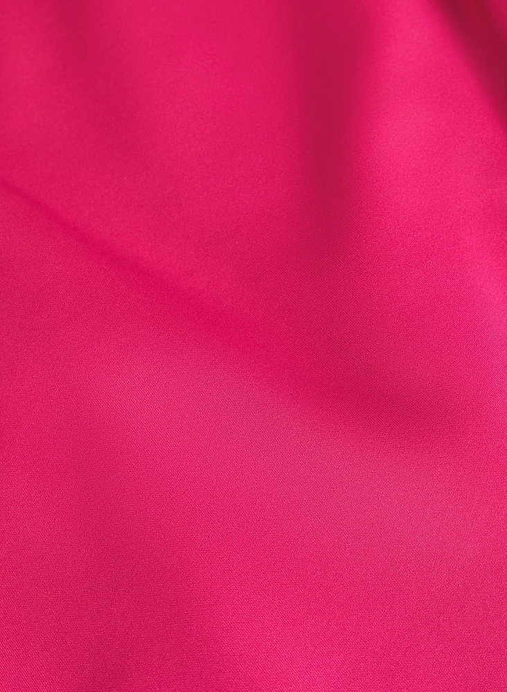 Robe ornée de rosettes