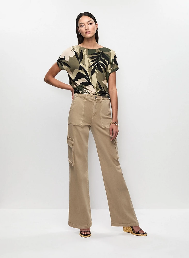 T-shirt tropical et pantalon cargo 