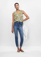 Blouse à motif floral et jean à jambe droite