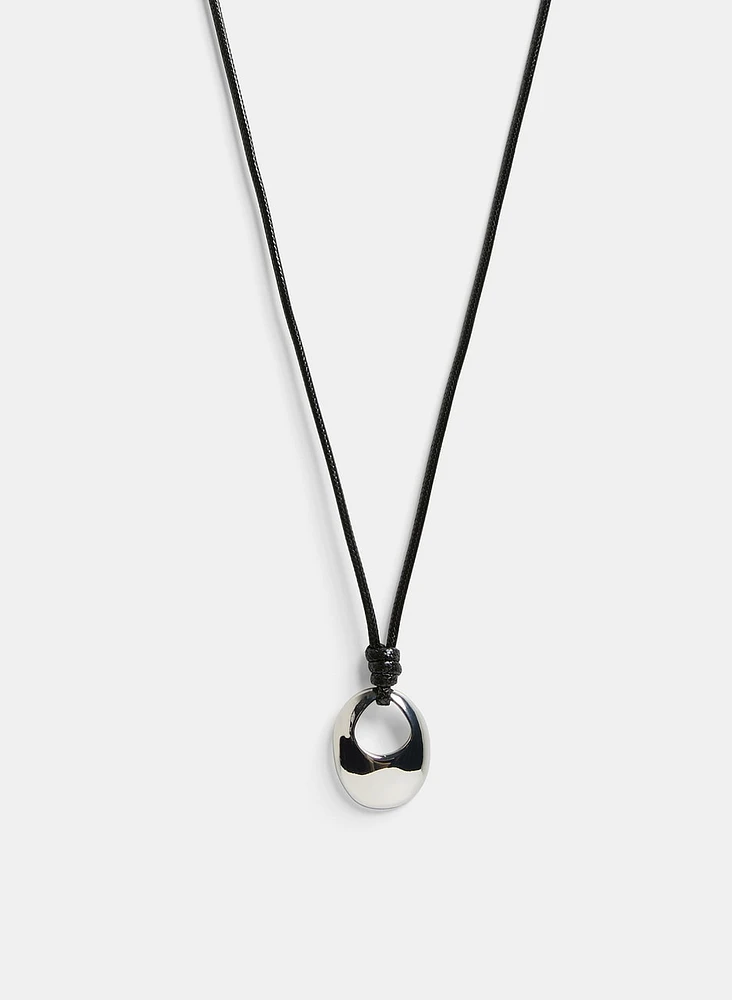 Collier en corde à pendentif