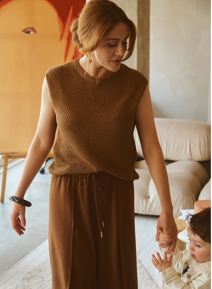 Sleeveless Knit Pullover & Wide-Leg Crinkle Pants