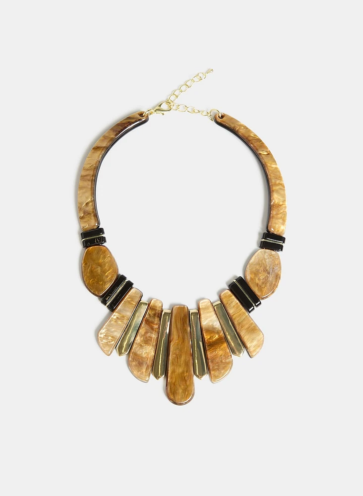 Collier plastron en résine