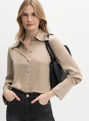 Blouse en satin à col clouté