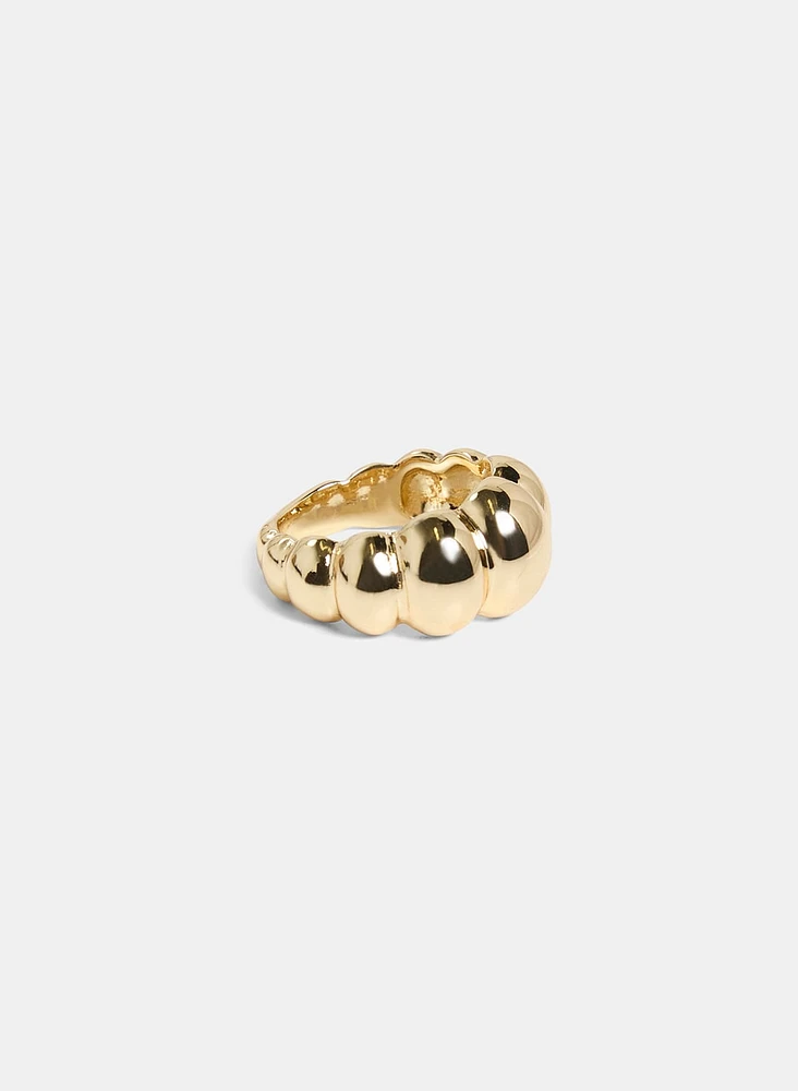 Scalloped Metallic Ring