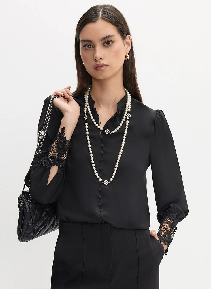 Blouse boutonnée à détails en dentelle