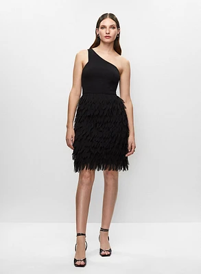 Robe à plumes et pochette en paille