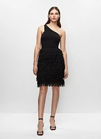 Robe à plumes et pochette en paille