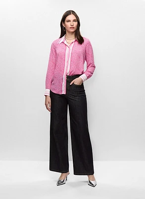 Blouse en crêpe et jean jambe large 