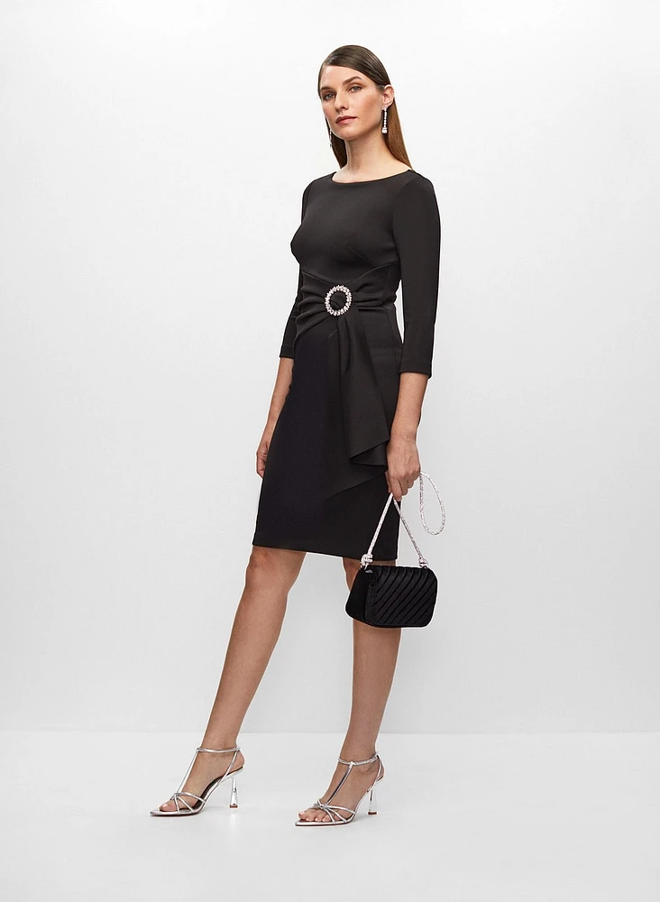Robe drapée avec boucle à la taille